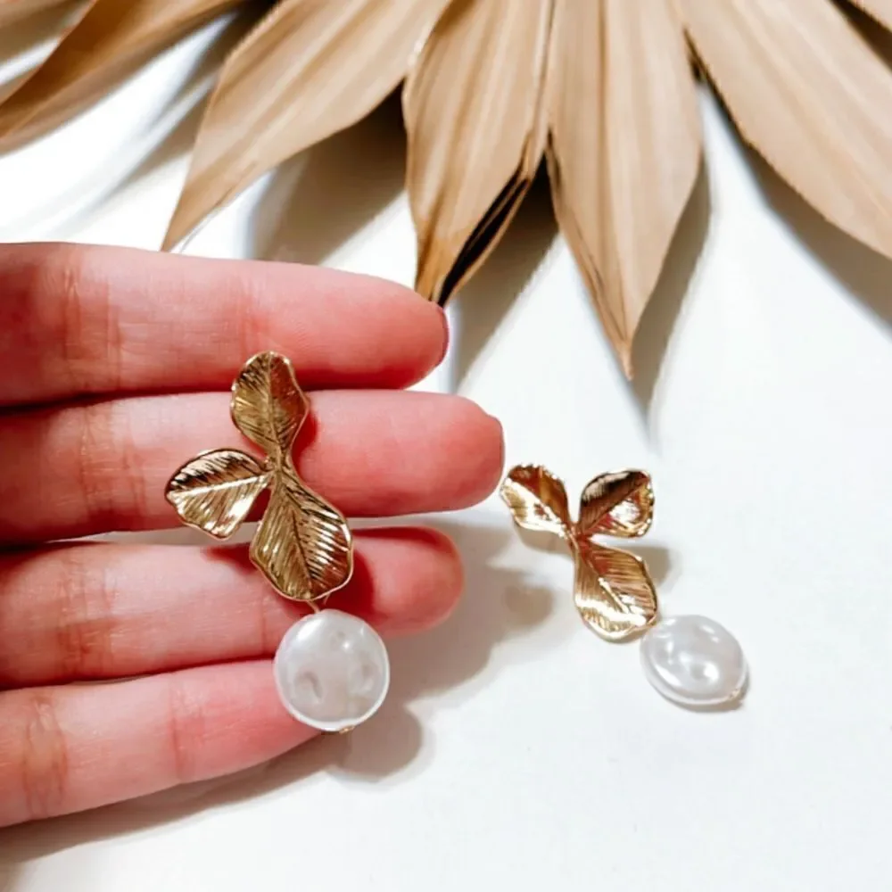 Pearl drop earrings #714